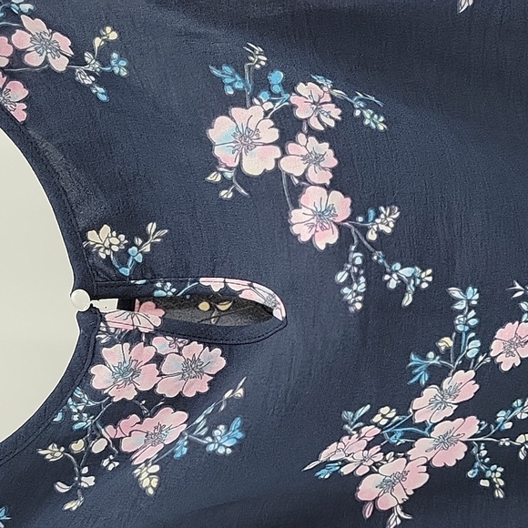 Floral Navy 2 Piece Crop Top/wide Leg Capri Outfit NEW - Picture 8 of 16